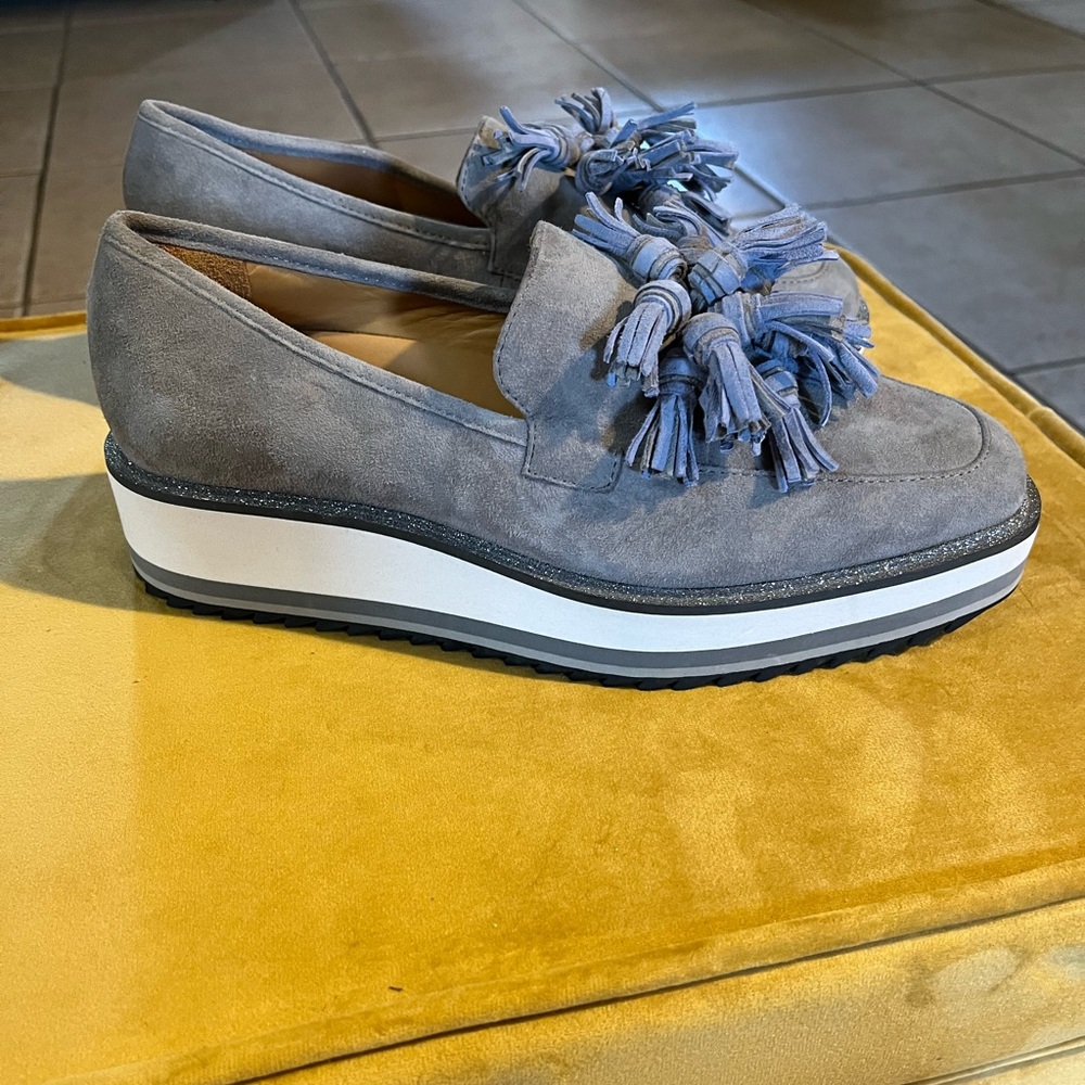 Johnston & Murphy, the Gracelyn multi tassel platform loafers, size 6.5, new.